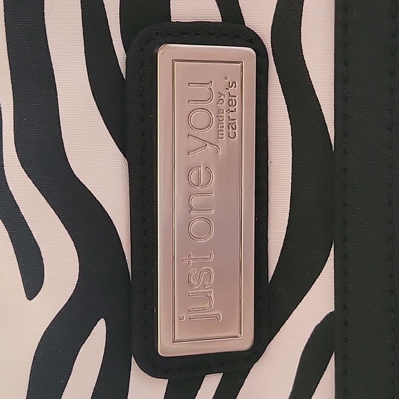 Large Carter zebra print diaper bag - Picture 2 of 11